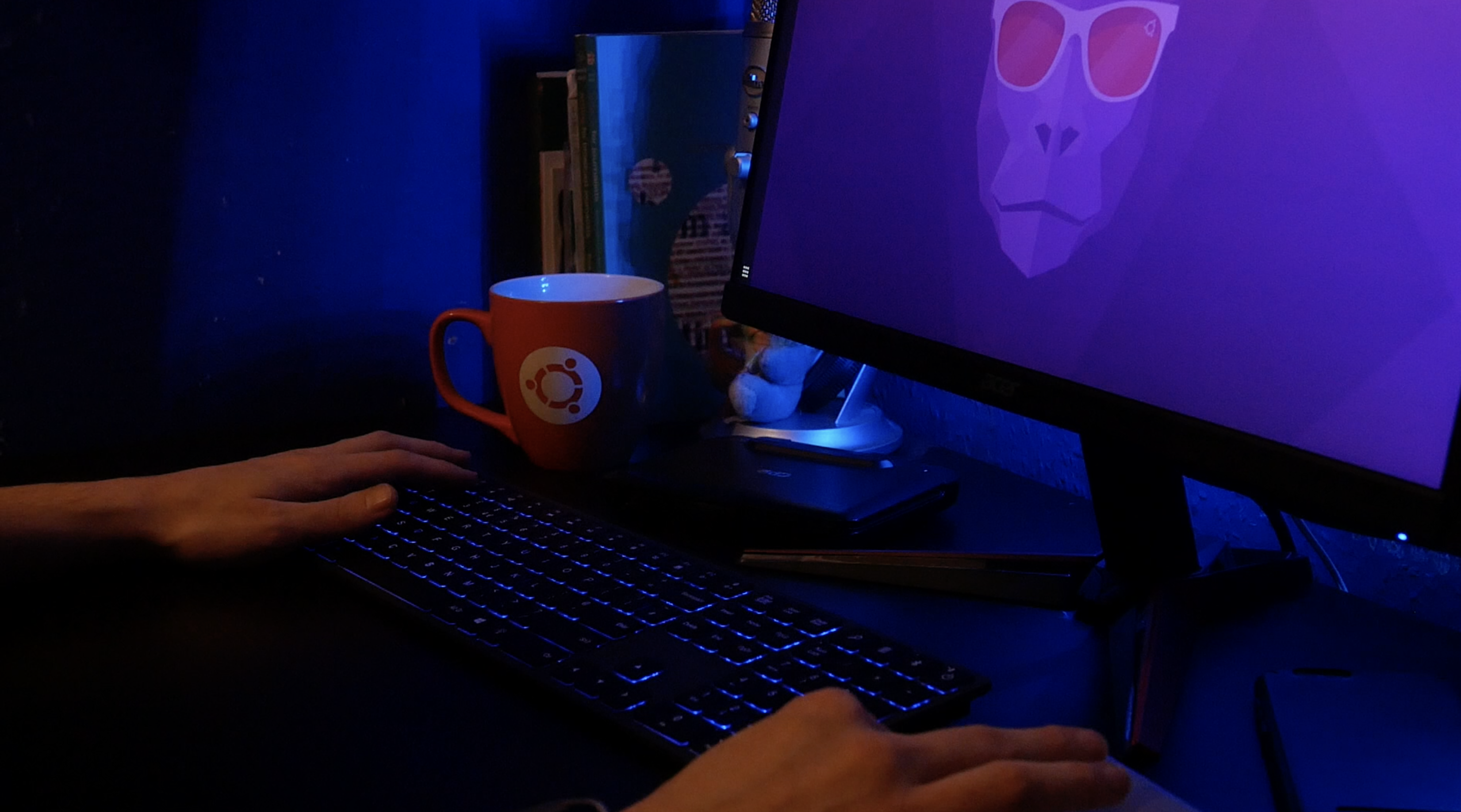 ubuntu 20.10 groovy gorilla on a desktop pc