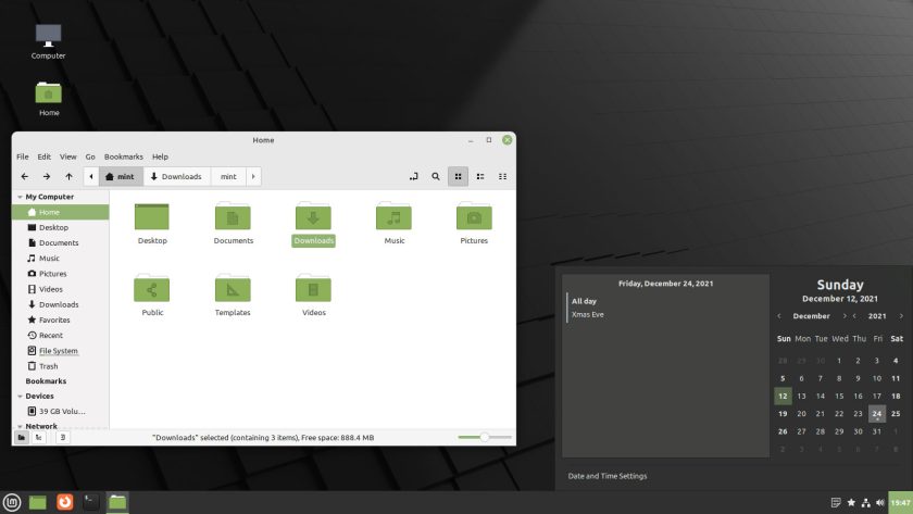 a screenshot of Linux Mint 20.3 cinnamon calendar applet