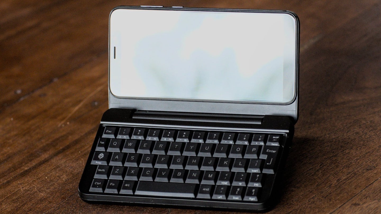 a photo of the PinePhone keyboard case open