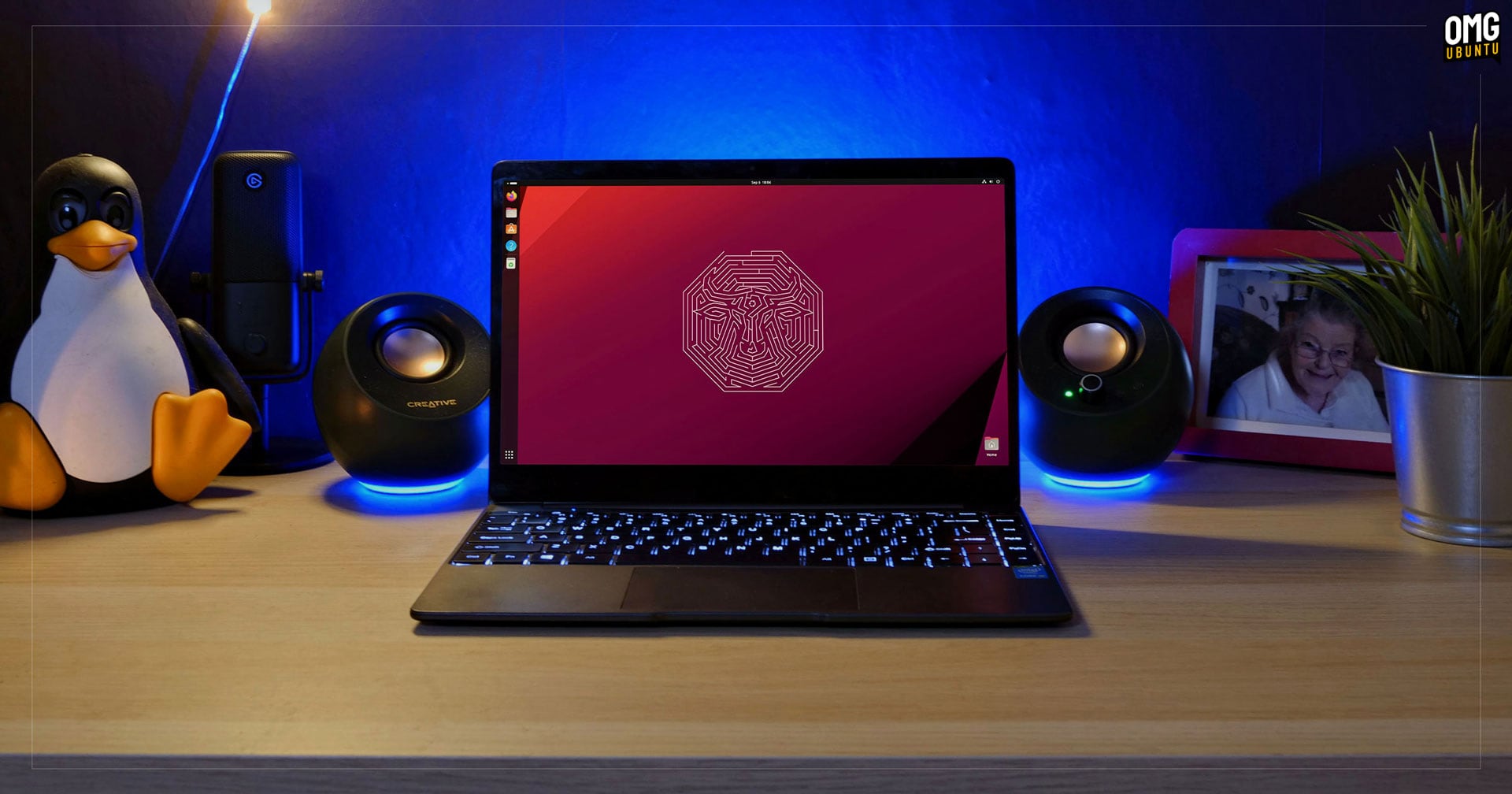 Ubuntu 23.10 is running on a laptop